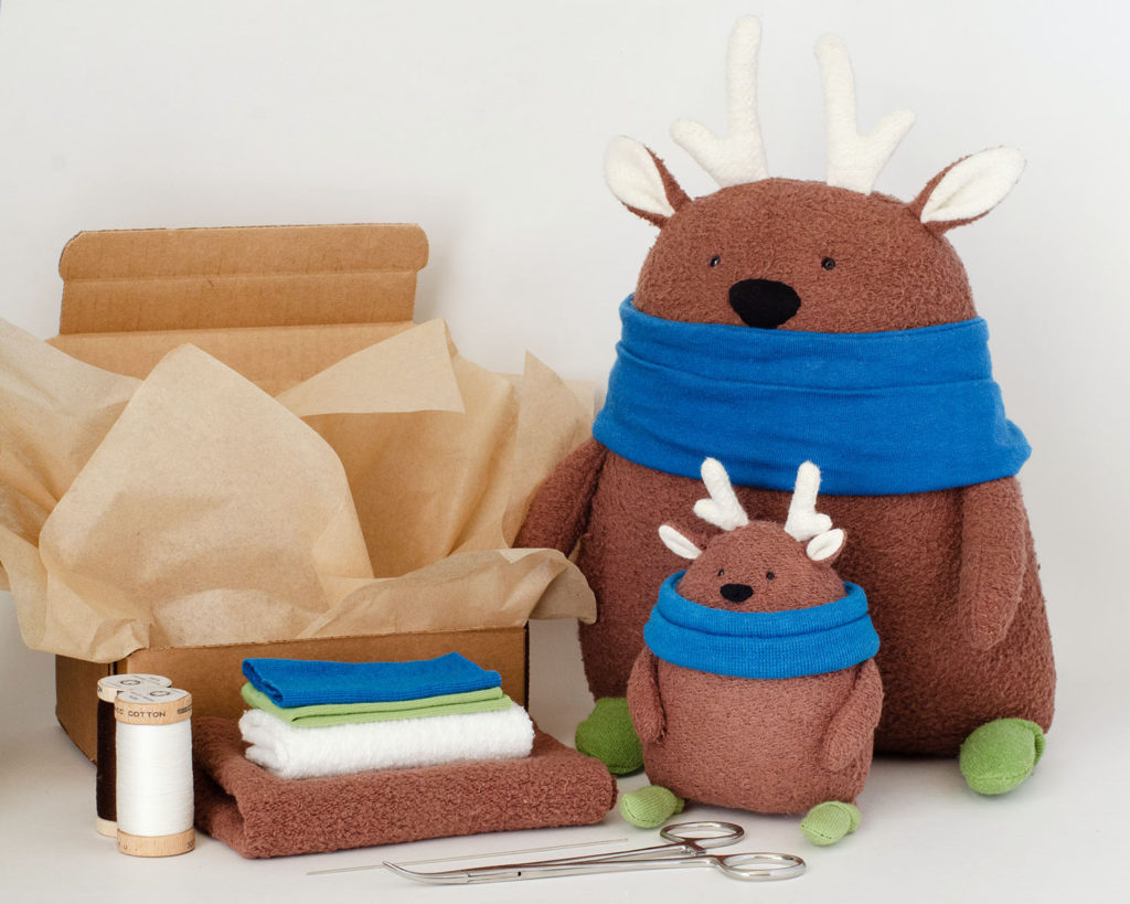 free stuffed reindeer sewing pattern